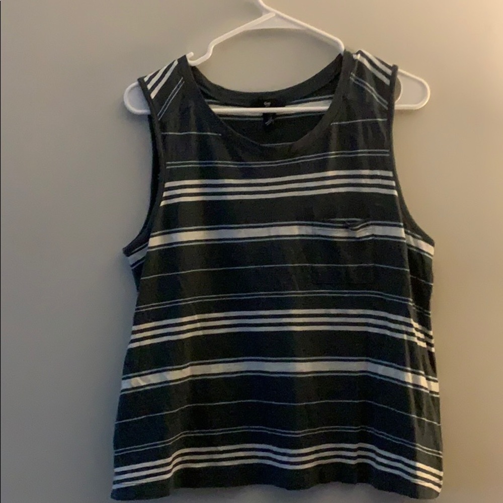Women’s Gap sleeveless shirt